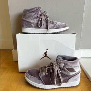 Women’s Air Jordan 1 Mid SE - new!